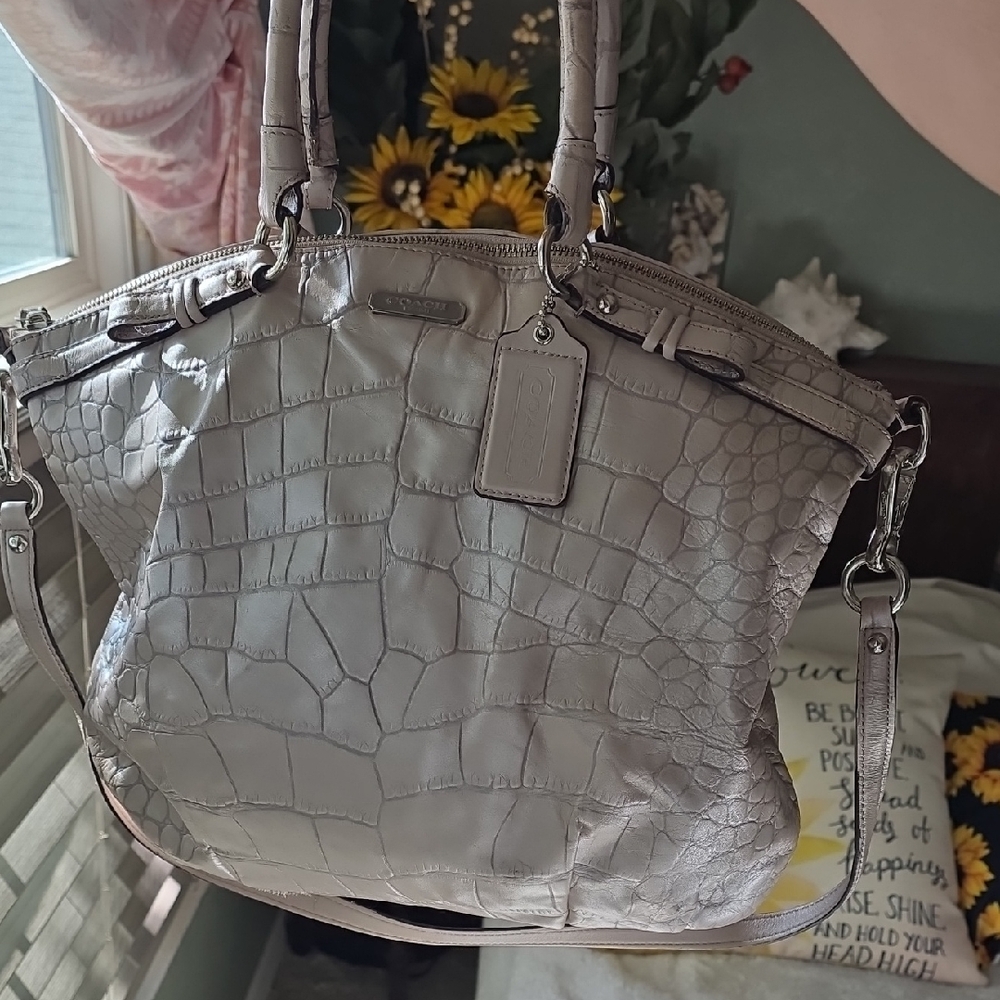 COACH Madison LINDSEY Croc Embossed Large Purse - Picture 3 of 16